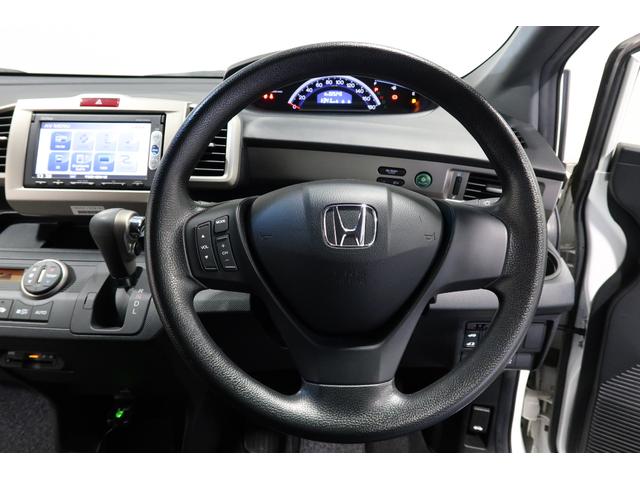 フリードスパイク Ｇエアロ　純正ナビ　１年保証　Ｂｌｕｅｔｏｏｔｈ　ＤＶＤ　バックカメラ　社外ルームミラー型ドラレコ　ワンセグＴＶ　ＥＴＣ　アルミホイール　ワンオーナー　左側電動スライドドア　オートエアコン　ＡＢＳ　ＶＳＡ（17枚目）