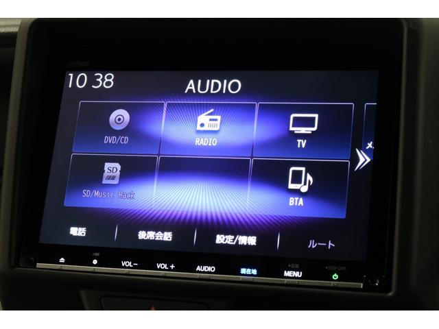 �h���C�o�[���ݍ��ނ悤�ɁA�f�B�X�v���[��X�C�b�`�A�R���\�[����z�u�B�������u�Ԃ���^�]�ւ̊��҂�S�n�悳���`���܂��B