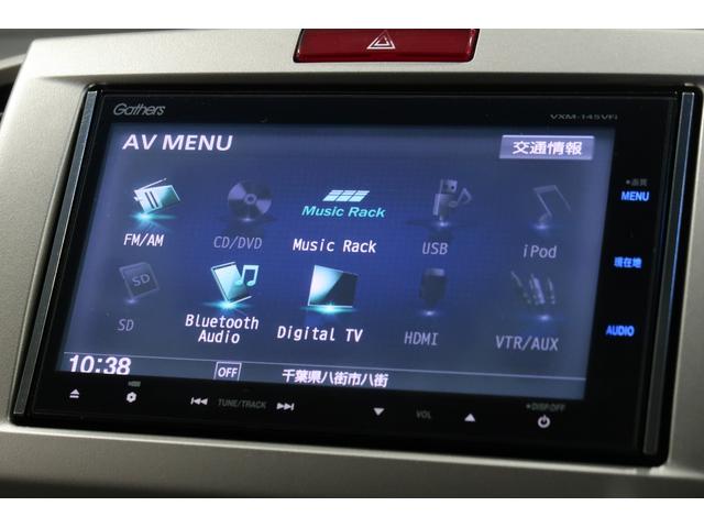 �h���C�o�[���ݍ��ނ悤�ɁA�f�B�X�v���[��X�C�b�`�A�R���\�[����z�u�B�������u�Ԃ���^�]�ւ̊��҂�S�n�悳���`���܂��B