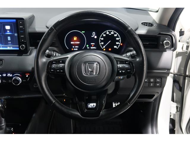 �^�]�����n���h���ł̑��삪�\�ł��B���ɍ������H���̖ڂ������Ȃ��^�]���ɂ́A�֗��������łȂ��A���S�������˔����Ă���܂��B