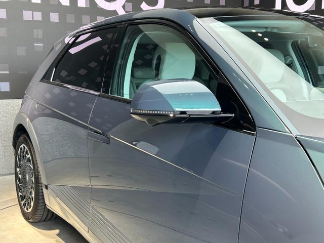 アイオニック５ ラウンジ　ＡＷＤ　ヒョンデ正規認定中古車　ワンオーナー　ビジョンルーフ　本革シート　１２．３インチモニター　ヘッドアップディスプレイ　ビルトインドライブレコーダー　アラウンドビューモニター　１９インチアルミホイール（21枚目）