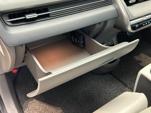 アイオニック５ ラウンジ　ＡＷＤ　ヒョンデ正規認定中古車　ワンオーナー　ビジョンルーフ　本革シート　１２．３インチモニター　ヘッドアップディスプレイ　ビルトインドライブレコーダー　アラウンドビューモニター　１９インチアルミホイール（40枚目）