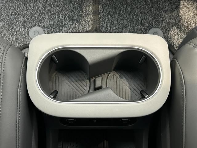 アイオニック５ ボヤージュ　ＡＷＤ　ヒョンデ正規認定中古車　ワンオーナー　１２．３インチナビ　パワーテールゲート　リモートスマートパーキングシステム　リヤビューモニター　サラウンドビューモニター（14枚目）