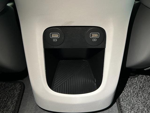 アイオニック５ ボヤージュ　ＡＷＤ　ヒョンデ正規認定中古車　ワンオーナー　１２．３インチナビ　パワーテールゲート　リモートスマートパーキングシステム　リヤビューモニター　サラウンドビューモニター（17枚目）