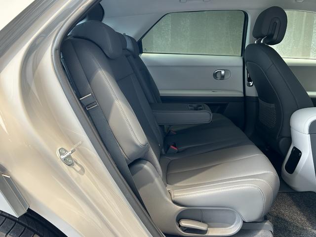 アイオニック５ ボヤージュ　ＡＷＤ　ヒョンデ正規認定中古車　ワンオーナー　１２．３インチナビ　パワーテールゲート　リモートスマートパーキングシステム　リヤビューモニター　サラウンドビューモニター（19枚目）