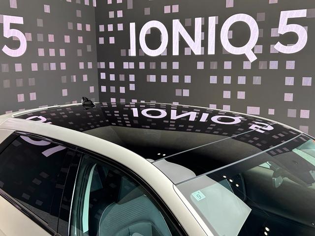 アイオニック５ ラウンジ　ＡＷＤ　ヒョンデ正規認定中古車　ワンオーナー　１２．３インチナビ　パワーテールゲート　リモートスマートパーキングシステム　リヤビューモニター　サラウンドビューモニター（5枚目）