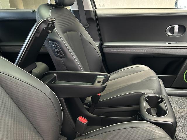 アイオニック５ ラウンジ　ＡＷＤ　ヒョンデ正規認定中古車　ワンオーナー　１２．３インチナビ　パワーテールゲート　リモートスマートパーキングシステム　リヤビューモニター　サラウンドビューモニター（13枚目）