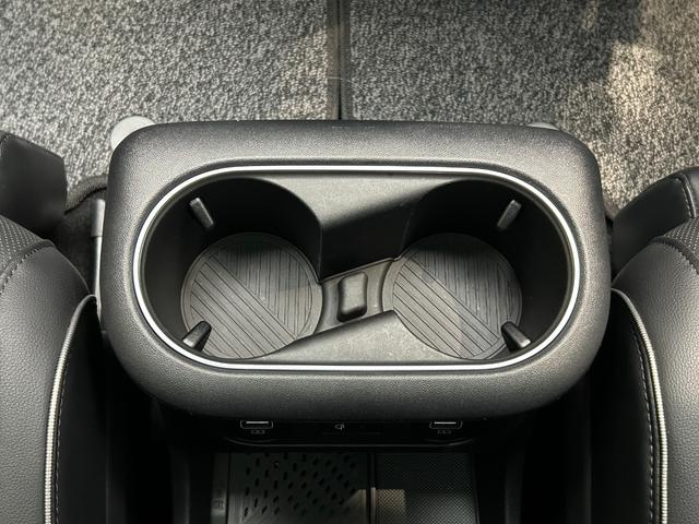 アイオニック５ ラウンジ　ＡＷＤ　ヒョンデ正規認定中古車　ワンオーナー　１２．３インチナビ　パワーテールゲート　リモートスマートパーキングシステム　リヤビューモニター　サラウンドビューモニター（14枚目）