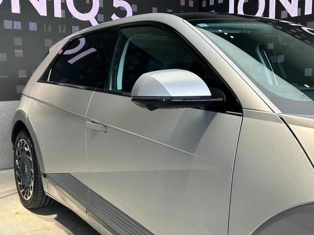 アイオニック５ ラウンジ　ＡＷＤ　ヒョンデ正規認定中古車　ワンオーナー　１２．３インチナビ　パワーテールゲート　リモートスマートパーキングシステム　リヤビューモニター　サラウンドビューモニター（21枚目）