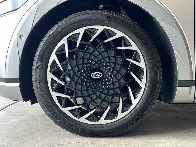 アイオニック５ ラウンジ　ＡＷＤ　ヒョンデ正規認定中古車　ワンオーナー　１２．３インチナビ　パワーテールゲート　リモートスマートパーキングシステム　リヤビューモニター　サラウンドビューモニター（28枚目）