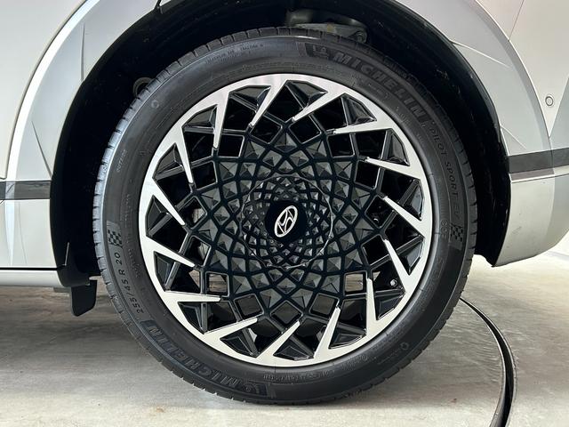アイオニック５ ラウンジ　ＡＷＤ　ヒョンデ正規認定中古車　ワンオーナー　１２．３インチナビ　パワーテールゲート　リモートスマートパーキングシステム　リヤビューモニター　サラウンドビューモニター（29枚目）