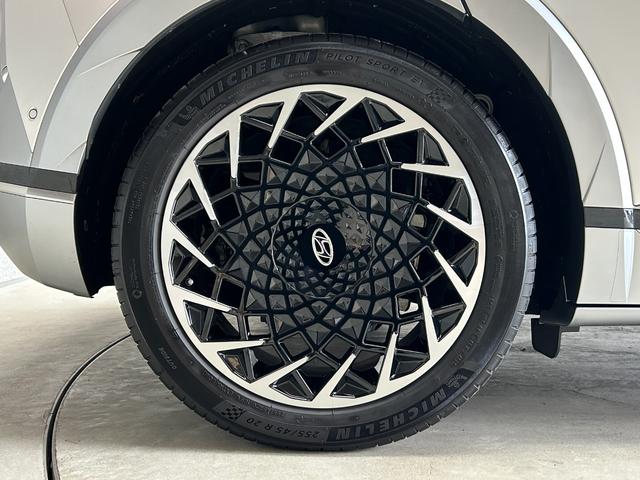 アイオニック５ ラウンジ　ＡＷＤ　ヒョンデ正規認定中古車　ワンオーナー　１２．３インチナビ　パワーテールゲート　リモートスマートパーキングシステム　リヤビューモニター　サラウンドビューモニター（30枚目）