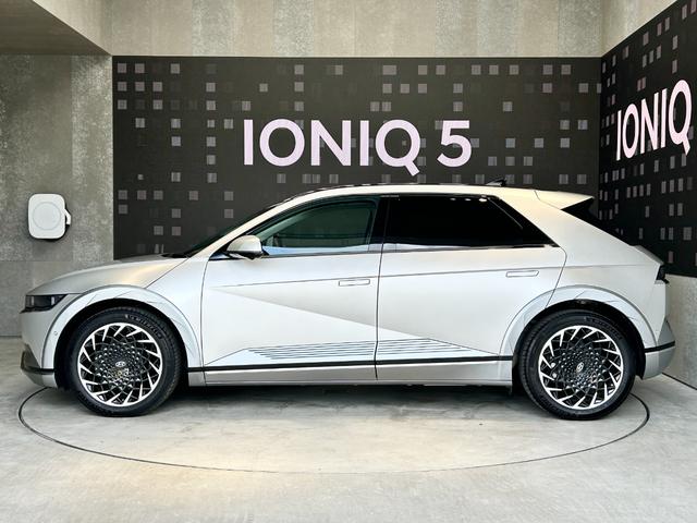 アイオニック５ ラウンジ　ＡＷＤ　ヒョンデ正規認定中古車　ワンオーナー　１２．３インチナビ　パワーテールゲート　リモートスマートパーキングシステム　リヤビューモニター　サラウンドビューモニター（35枚目）