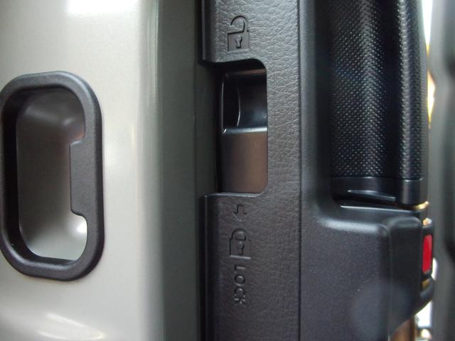 スペーシア ギア　ＨＹＢＲＩＤ　ＸＺ　全方位モニター付メモリーナビ　両側電動スライドドア　スズキコネクト　ＬＥＤヘッドランプ　キーレスプッシュスタート　マルチユースフラップ　ルーフレール　アダプティブクルーズコントロール　ステアリングオーディオスイッチ　サポカー（49枚目）