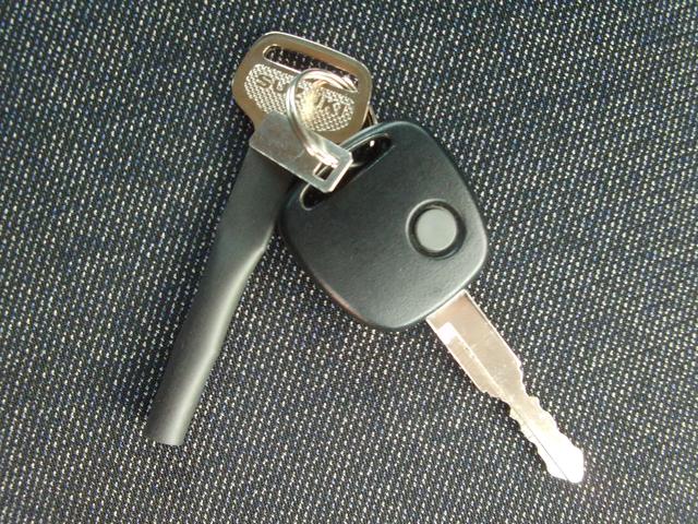 アルト Ａ　バックアイカメラ付ディスプレイオーディオ　キーレスエントリー　ステアリングオーディオスイッチ　衝突被害軽減ブレーキ　後退時ブレーキサポート　ＳＲＳサイドエアバッグ　ＳＲＳカーテンエアバッグ　ＥＳＰ（車両走行安定補助システム）　オートライト（10枚目）