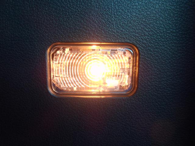 スペーシア ＨＹＢＲＩＤ　Ｘ　オーディオレス　両側電動スライドドア　マルチユースフラップ　ＬＥＤヘッドランプ　キーレスプッシュスタート　ステアリングオーディオスイッチ　スリムサーキュレーター　ロールサンシェード　パーソナルテーブル　サポカー（73枚目）