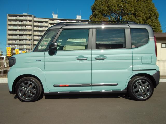 スペーシア ギア　ＨＹＢＲＩＤ　ＸＺターボ　全方位Ｍ付ナビ　４ＷＤ　両側電動スライドドア　スズキコネクト　パドルシフト　マルチユースフラップ　ＬＥＤヘッドランプ　キーレスプッシュスタート　ルーフレール　アダプティブクルーズコントロール　ステアリングオーディオスイッチ（4枚目）