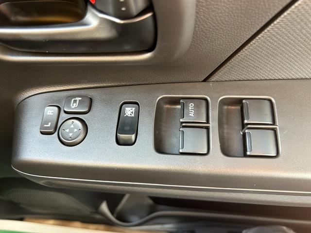 ワゴンＲ ＦＸ　届出済未使用車　シートヒーター搭載　リアセンサー　フリーキー　スマートキ－　助手席エアバッグ　盗難防止装置　運転席エアバック　横滑防止装置　フルフラット　フルオートエアコン　パワーステアリング　ＡＢＳ（15枚目）