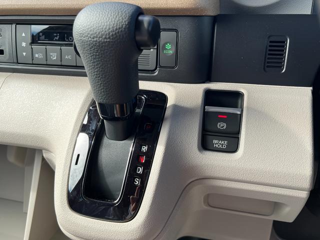 Ｎ－ＢＯＸ ベースグレード　届出済未使用車　クルーズコントロール　片側電動パワースライドドア　ＬＥＤヘッドライト　スマートキ－　コーナーセンサー　前席シートヒーター　フルフラットシート　ベンチシート　車線維持支援システム　ＡＢＳ（28枚目）