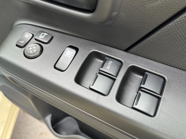 ワゴンＲ ＦＸ　届出済未使用車　運転席シートヒーター　パーキングソナー　衝突軽減ブレーキサポート　運転席助手席エアバック　キーレスエントリーシステム　セキュリティアラーム　フルフラット　オートハイビーム　オートライト（10枚目）