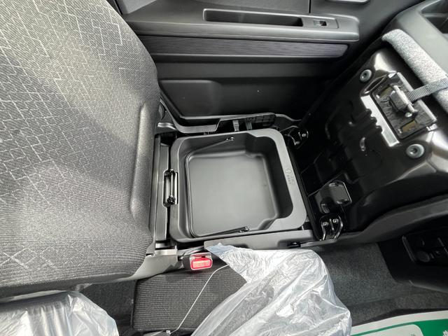 ワゴンＲ ＦＸ　届出済未使用車　運転席シートヒーター　パーキングソナー　衝突軽減ブレーキサポート　運転席助手席エアバック　キーレスエントリーシステム　セキュリティアラーム　フルフラット　オートハイビーム　オートライト（21枚目）