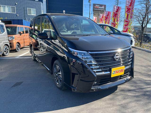 セレナ ハイウェイスターV 届出済未使用車 両側電動パワースライドドア プロパイロット オートLEDヘッドライト ハイビームアシスト パーキングソナ― 三列シート ウォークスルー フルフラット スマートキー デュアルバックドア(7枚目)