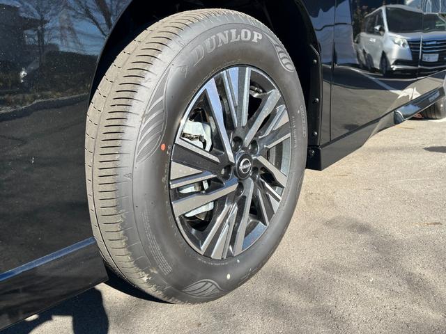 セレナ ハイウェイスターV 届出済未使用車 両側電動パワースライドドア プロパイロット オートLEDヘッドライト ハイビームアシスト パーキングソナ― 三列シート ウォークスルー フルフラット スマートキー デュアルバックドア(13枚目)