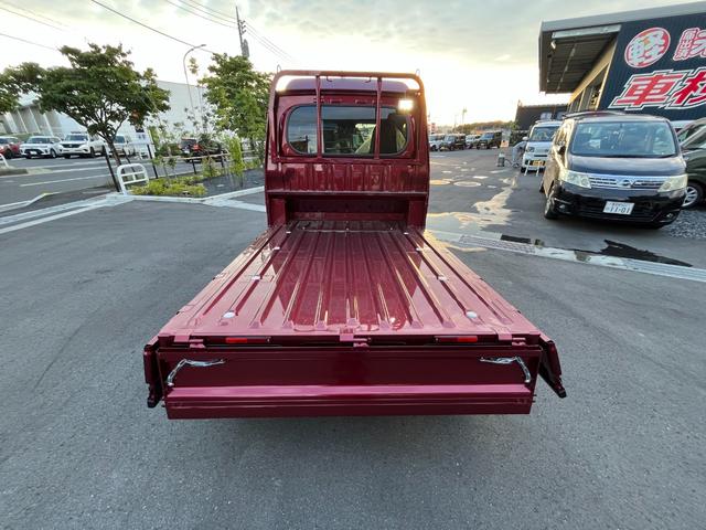 ハイゼットトラック ジャンボエクストラ　届出済未使用車　ＡＴ　４ＷＤ　ＬＥＤヘッドライト　ＬＥＤフォグライト　ＬＥＤ荷台作業灯　電動格納リモコンドアミラー　リヤゲートチェーン　ドアポケット　リクライニング機構　ファブリックシート（17枚目）