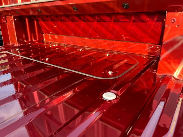 ハイゼットトラック ジャンボエクストラ　届出済未使用車　ＡＴ　４ＷＤ　ＬＥＤヘッドライト　ＬＥＤフォグライト　ＬＥＤ荷台作業灯　電動格納リモコンドアミラー　リヤゲートチェーン　ドアポケット　リクライニング機構　ファブリックシート（37枚目）