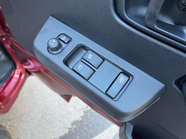 他社で購入したお車だってＯＫです。国産車・外車もなんでも車検・整備ＯＫ！オイル交換・パンク修理・キーレス電池交換どんなことでもお気軽にお越しください。国家整備士が責任をもって整備させていただきます。