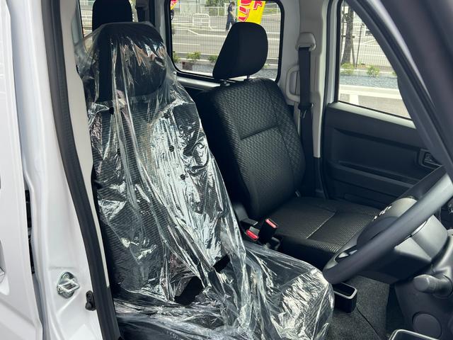 ハイゼットカーゴ クルーズターボ　届出済未使用車　ターボ　ＬＥＤヘッドライト　ＬＥＤフォグランプ　ＬＥＤルームランプ　電動格納ドアミラー　スマートキー　プッシュスタート　パワーウインド　ＡＢＳ　マニュアルエアコン　パワステ（17枚目）