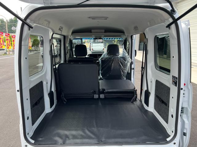 ハイゼットカーゴ クルーズターボ　届出済未使用車　ターボ　ＬＥＤヘッドライト　ＬＥＤフォグランプ　ＬＥＤルームランプ　電動格納ドアミラー　スマートキー　プッシュスタート　パワーウインド　ＡＢＳ　マニュアルエアコン　パワステ（20枚目）