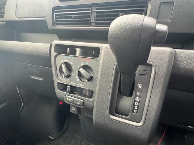 ハイゼットカーゴ クルーズターボ　届出済未使用車　ターボ　ＬＥＤヘッドライト　ＬＥＤフォグランプ　ＬＥＤルームランプ　電動格納ドアミラー　スマートキー　プッシュスタート　パワーウインド　ＡＢＳ　マニュアルエアコン　パワステ（26枚目）