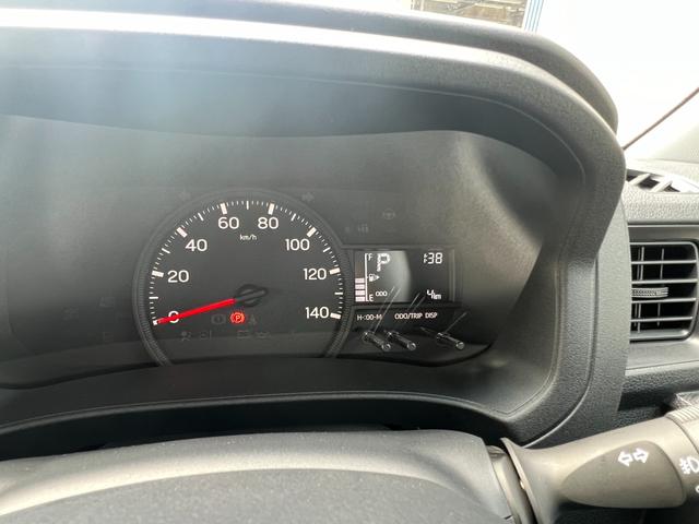 ハイゼットカーゴ クルーズターボ　届出済未使用車　ターボ　ＬＥＤヘッドライト　ＬＥＤフォグランプ　ＬＥＤルームランプ　電動格納ドアミラー　スマートキー　プッシュスタート　パワーウインド　ＡＢＳ　マニュアルエアコン　パワステ（27枚目）