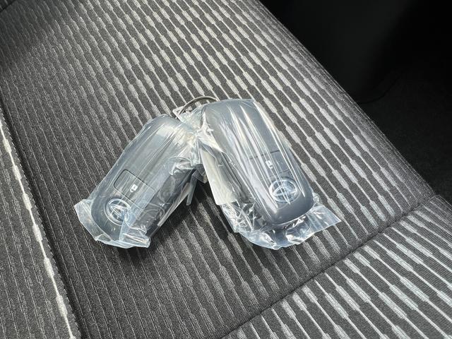 ハイゼットカーゴ クルーズターボ　届出済未使用車　ターボ　ＬＥＤヘッドライト　ＬＥＤフォグランプ　ＬＥＤルームランプ　電動格納ドアミラー　スマートキー　プッシュスタート　パワーウインド　ＡＢＳ　マニュアルエアコン　パワステ（31枚目）