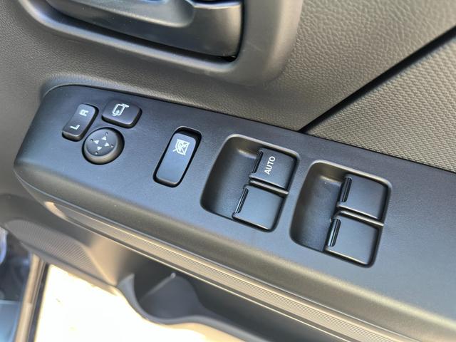ワゴンＲ ＦＸ　届出済未使用車　運転席シートヒーター　パーキングソナー　衝突軽減ブレーキサポート　運転席助手席エアバック　キーレスエントリーシステム　セキュリティアラーム　フルフラット　オートハイビーム　オートライト（17枚目）