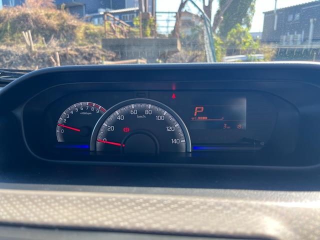 ワゴンＲ ＦＸ　届出済未使用車　運転席シートヒーター　パーキングソナー　衝突軽減ブレーキサポート　運転席助手席エアバック　キーレスエントリーシステム　セキュリティアラーム　フルフラット　オートハイビーム　オートライト（26枚目）