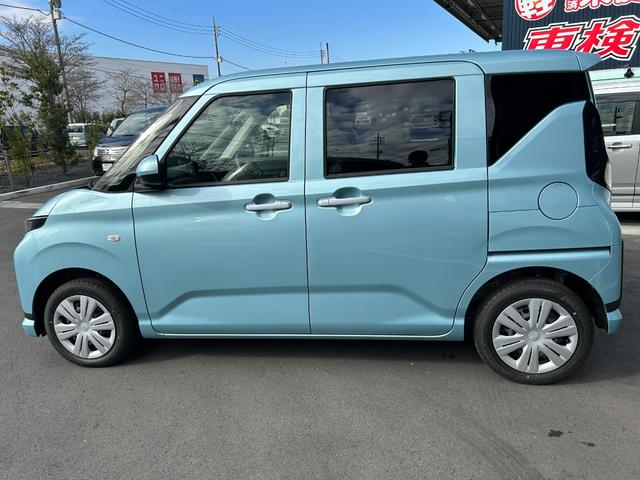 ムーヴ Ｌ　届出済未使用車　両側手動スライドドア　オートＬＥＤヘッドライト　電動格納ミラー　オートハイビーム　キーレスエントリー　パーキングソナ―　足踏み式パーキングブレーキ　　ベンチシート　ＡＢＳ　パワステ（12枚目）