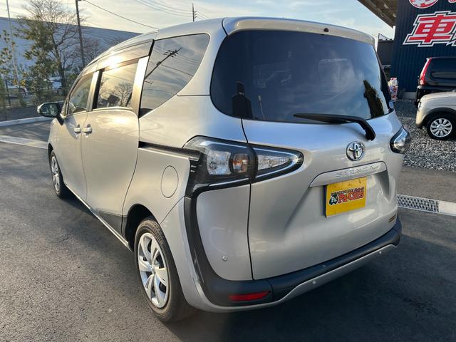 シエンタ Ｇ　両側電動パワースライドドア　フルセグＴＶ付純正ナビ　３６０°カメラ　前方ドライブレコーダー　前席シートヒーター　ステアリングヒーター　三列シート　衝突軽減ブレーキ　パーキングソナー　ＬＥＤヘッドライト（9枚目）