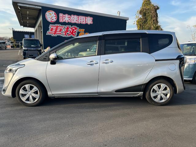 シエンタ Ｇ　両側電動パワースライドドア　フルセグＴＶ付純正ナビ　３６０°カメラ　前方ドライブレコーダー　前席シートヒーター　ステアリングヒーター　三列シート　衝突軽減ブレーキ　パーキングソナー　ＬＥＤヘッドライト（10枚目）