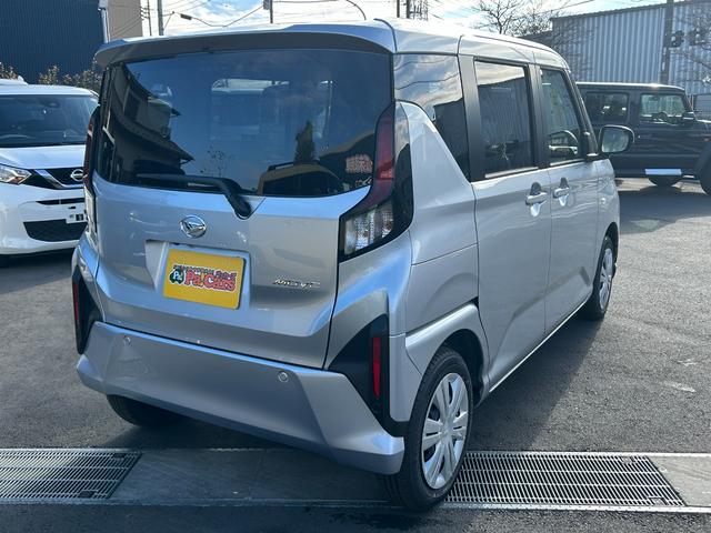 ムーヴ Ｘ　届出済未使用車　助手席側パワースライドドア　オートＬＥＤヘッドライト　電動格納ミラー　オートハイビーム　スマートキー　パーキングソナ―　足踏み式パーキングブレーキ　　ベンチシート　ＡＢＳ（8枚目）