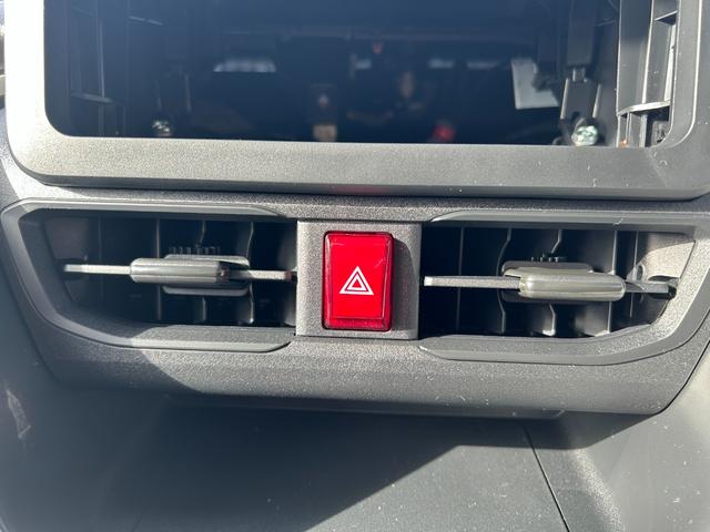 ムーヴ Ｘ　届出済未使用車　助手席側パワースライドドア　オートＬＥＤヘッドライト　電動格納ミラー　オートハイビーム　スマートキー　パーキングソナ―　足踏み式パーキングブレーキ　　ベンチシート　ＡＢＳ（31枚目）