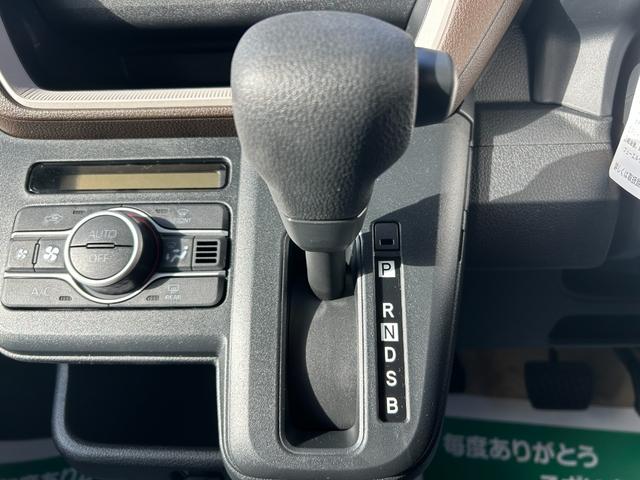 ムーヴ Ｘ　届出済未使用車　助手席側パワースライドドア　オートＬＥＤヘッドライト　電動格納ミラー　オートハイビーム　スマートキー　パーキングソナ―　足踏み式パーキングブレーキ　　ベンチシート　ＡＢＳ（32枚目）