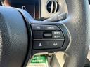 ベースグレード　届出済未使用車　クルーズコントロール　片側電動パワースライドドア　ＬＥＤヘッドライト　スマートキ－　コーナーセンサー　前席シートヒーター　フルフラットシート　ベンチシート　車線維持支援システム　ＡＢＳ（25枚目）