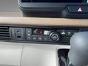 ベースグレード　届出済未使用車　クルーズコントロール　片側電動パワースライドドア　ＬＥＤヘッドライト　スマートキ－　コーナーセンサー　前席シートヒーター　フルフラットシート　ベンチシート　車線維持支援システム　ＡＢＳ（29枚目）