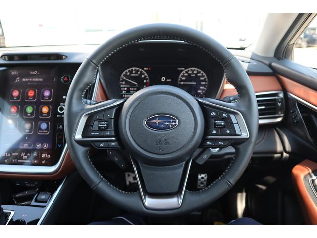 高質な握り心地と取り回しの良い本革巻きステリングです！