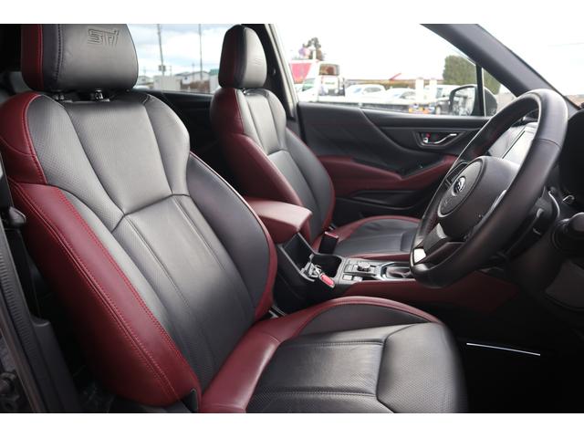フォレスター ＳＴＩスポーツ　ＡＷＤ／アイサイトセーフティプラス／デュアル機能付きオートエアコン／オートワイパー／オートライト／ハイビームアシスト／本革シート／シートヒーター／メモリーナビ／バックカメラ／ＥＴＣ２．０（12枚目）