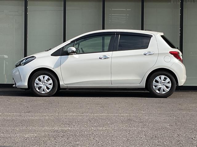 ヴィッツ 1.3F LEDエディション ワンオーナー・純正ナビ・ワンセグTV・バックカメラ・LEDヘッドライト・プリクラッシュセーフティ・レーンアシスト・アイドリングストップ・ETC・スマートキープッシュスタート(7枚目)