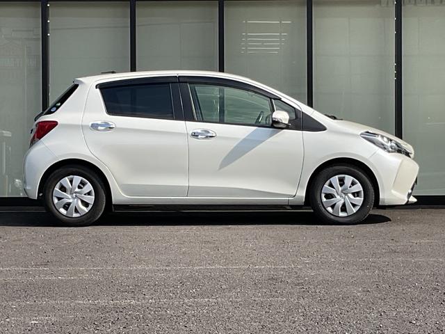 ヴィッツ 1.3F LEDエディション ワンオーナー・純正ナビ・ワンセグTV・バックカメラ・LEDヘッドライト・プリクラッシュセーフティ・レーンアシスト・アイドリングストップ・ETC・スマートキープッシュスタート(8枚目)