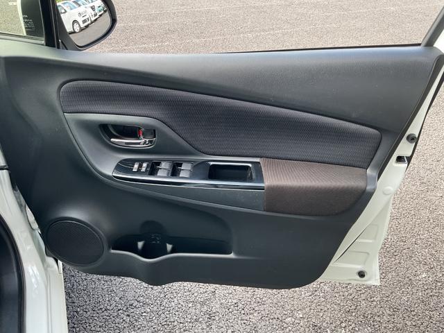 ヴィッツ 1.3F LEDエディション ワンオーナー・純正ナビ・ワンセグTV・バックカメラ・LEDヘッドライト・プリクラッシュセーフティ・レーンアシスト・アイドリングストップ・ETC・スマートキープッシュスタート(18枚目)